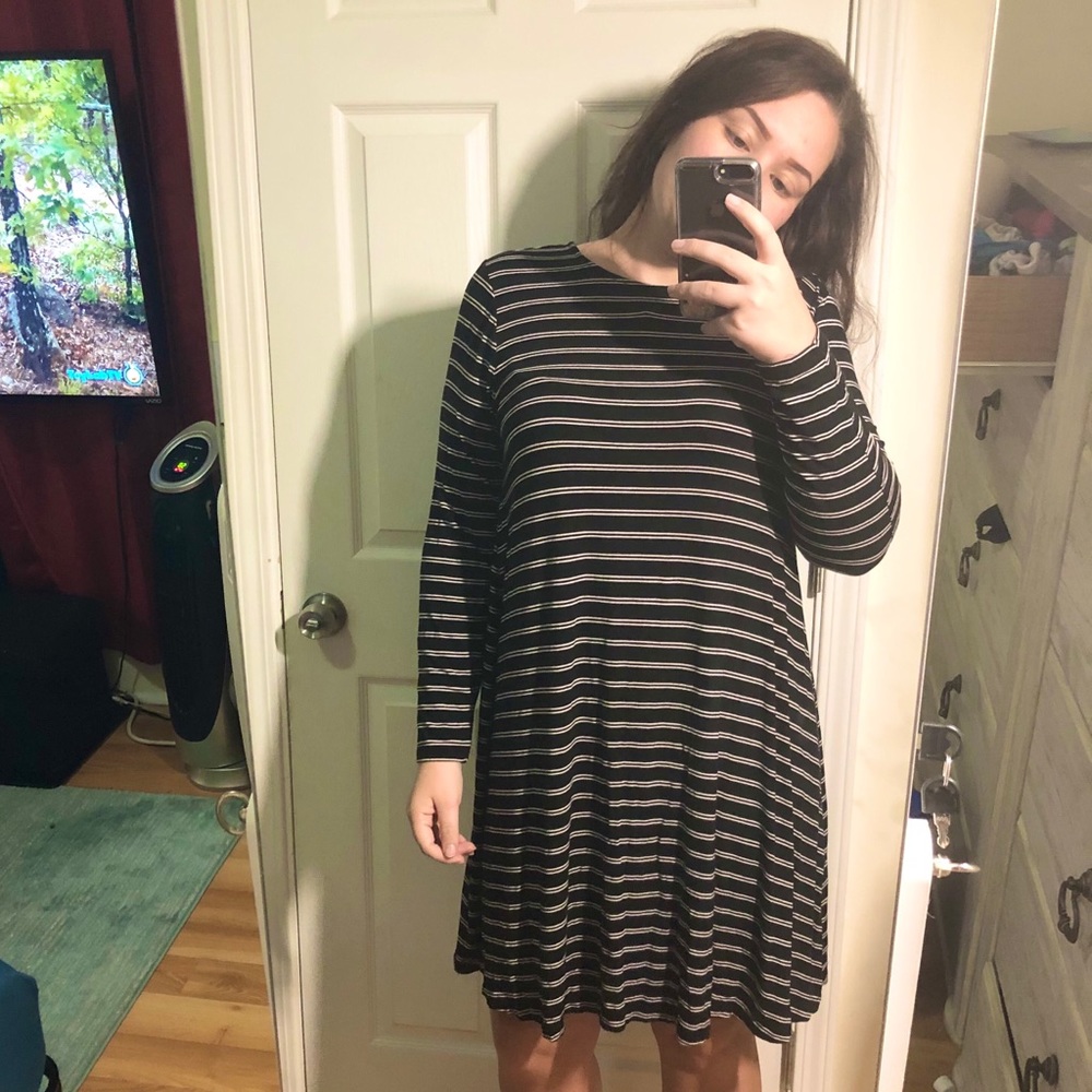 Black and White Striped Old Navy Long Sleeve Dress